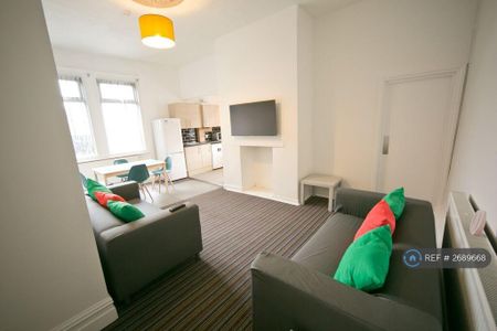 8 bedroom terraced house to rent - Photo 2