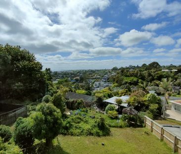 Property Management108 Arran Road, Browns Bay - House for Rent - Photo 2