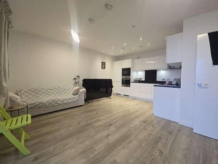 Lakeside Drive, London, NW10 - Photo 4