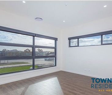 32 Booroolong Street, Throsby ACT 2914 - House For Rent | Domain - Photo 2