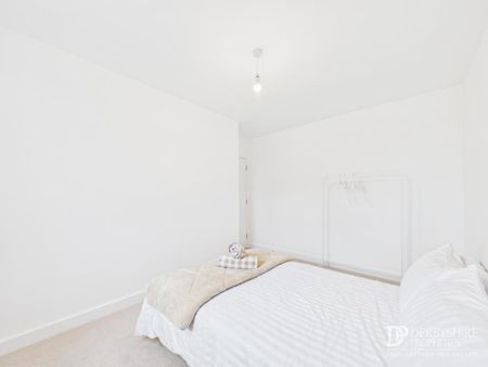 4 Bedroom Semi-Detached House - Photo 4