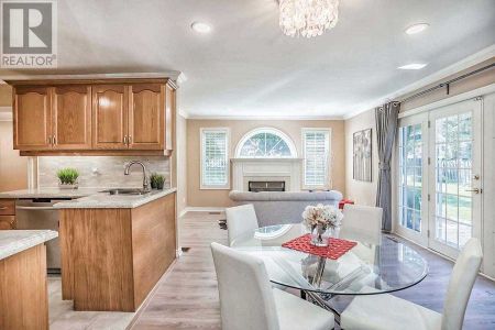 For Lease - 14 Strathroy Crescent, Markham, Ontario - Photo 2