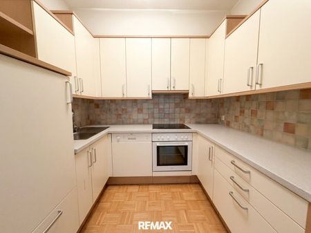 Exklusive Wohnung in Klagenfurt - mit Eigengarten und Tiefgaragenplatz - Photo 5