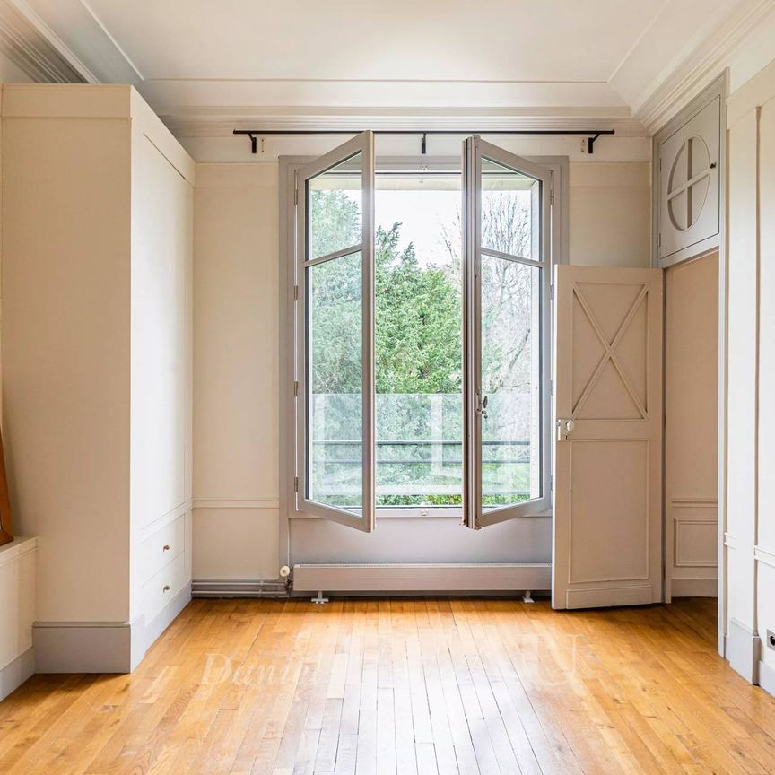 Location hôtel particulier, Neuilly-sur-Seine, 8 pièces, 268.86 m², ref 85956064 - Photo 1