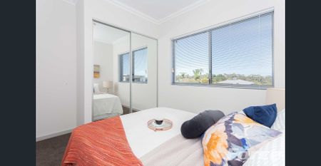 Beautiful Upstairs Apartment Living - Photo 5