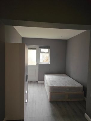 Studio Flat, Penderry Rise, SE6 - Photo 1