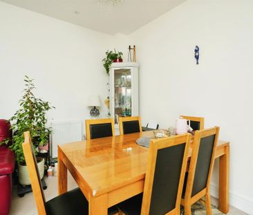 2 bedroom semi-detached house to rent - Photo 3