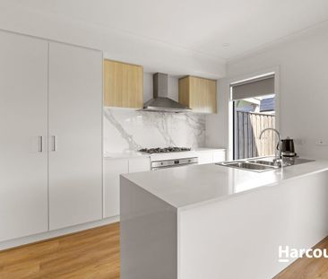 44 Mortlake Drive, Officer South, Vic 3809 - Photo 3