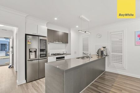 Stunning Family Home in Colebee - Photo 3