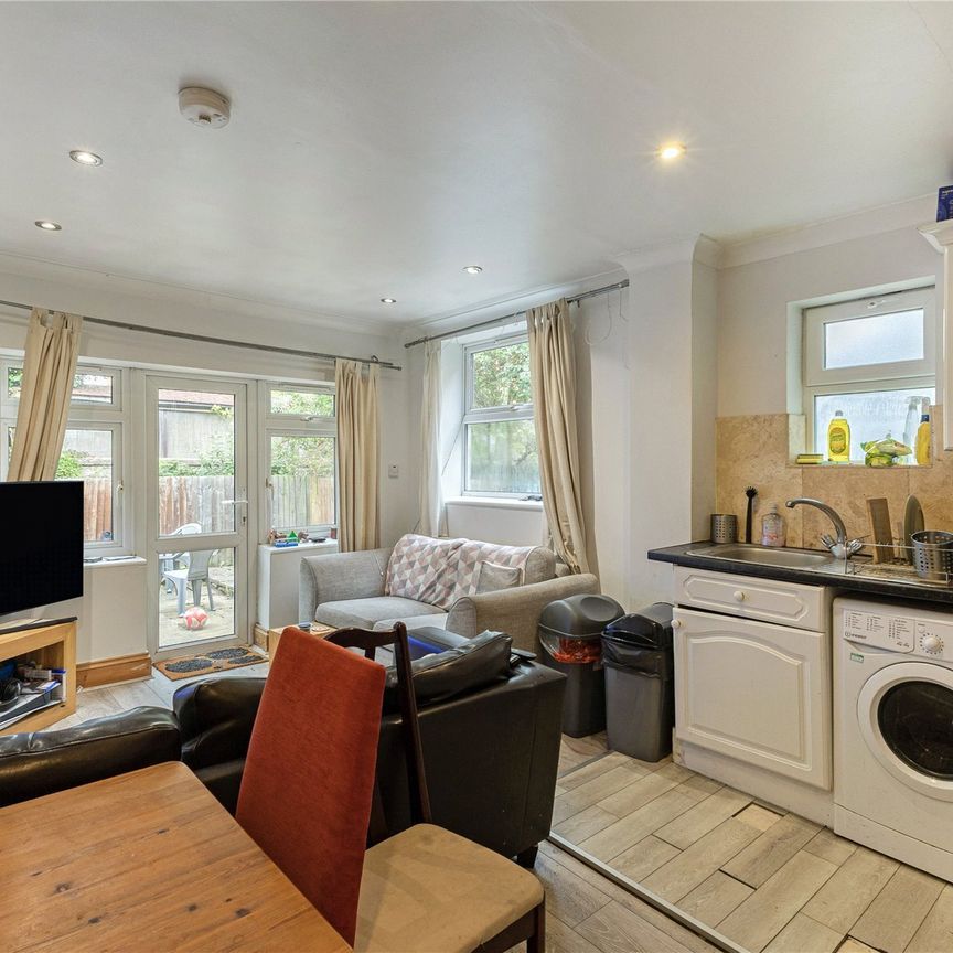 Tooting Bec Road, London, SW17 ground floor flat to rent - Photo 1