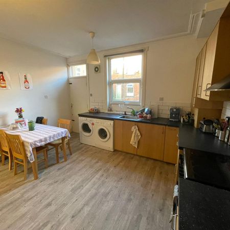 6 bedroom terraced house to rent - Photo 3