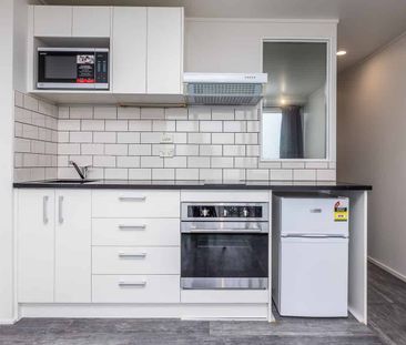 City Living with Harbour Views - Photo 5