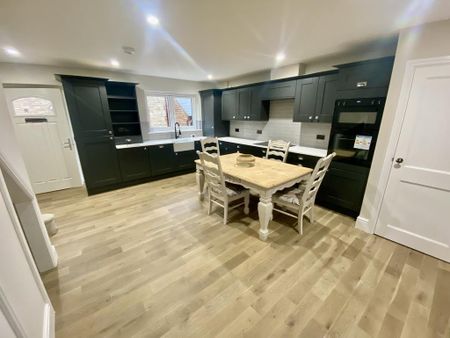 3 bedroom semi-detached house to rent - Photo 5