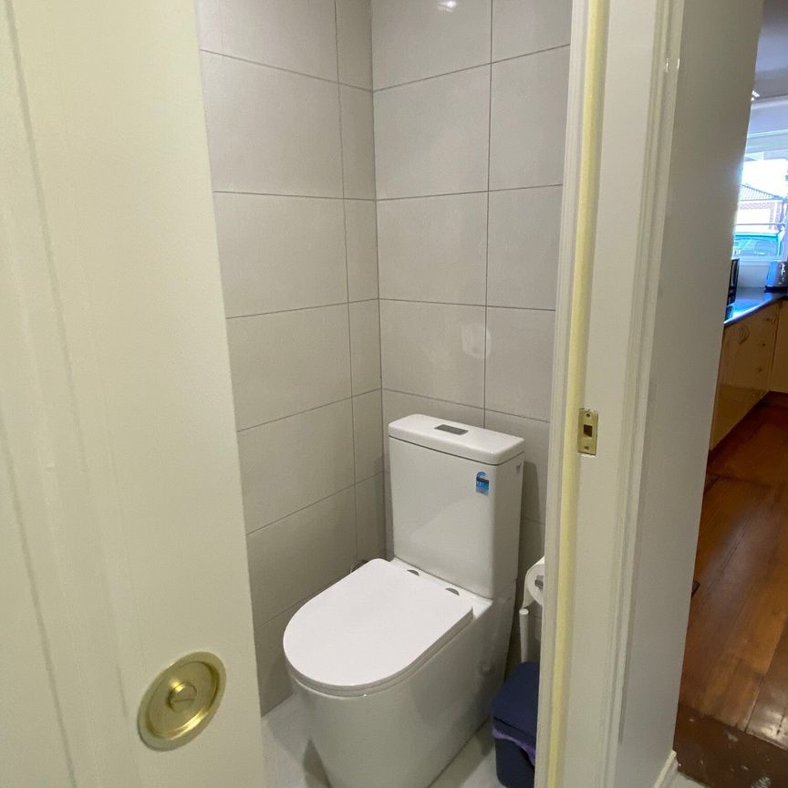 Glen Waverley - Photo 1