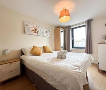 2 bedroom flat to rent - Photo 4
