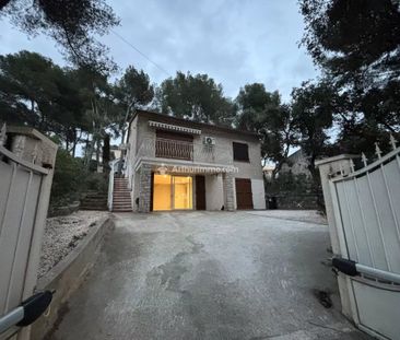 Location Maison 5 pièces 105 m2 à Six-Fours-les-Plages - Photo 3