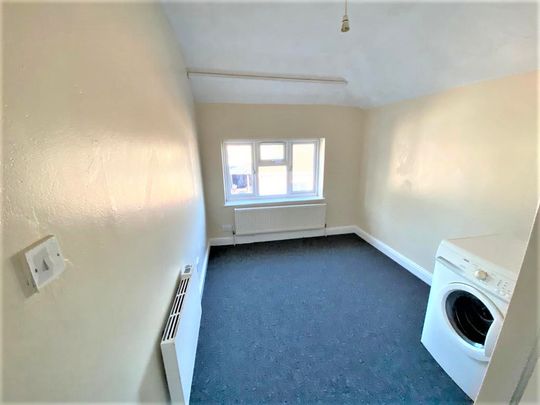 1/2 Bedroom Flat To Let - Hp12 - Photo 1