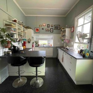 Highgate Hill - Photo 2