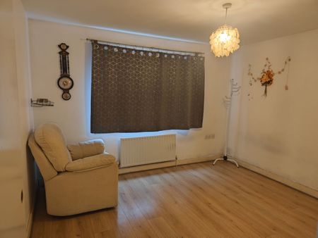 1 Bed Flat, Lower Addiscombe Road, CR0 - Photo 2