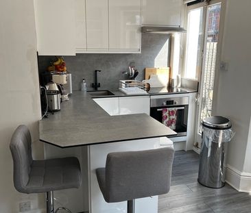 Studio Flat, Comeragh Road, W14 - Photo 5