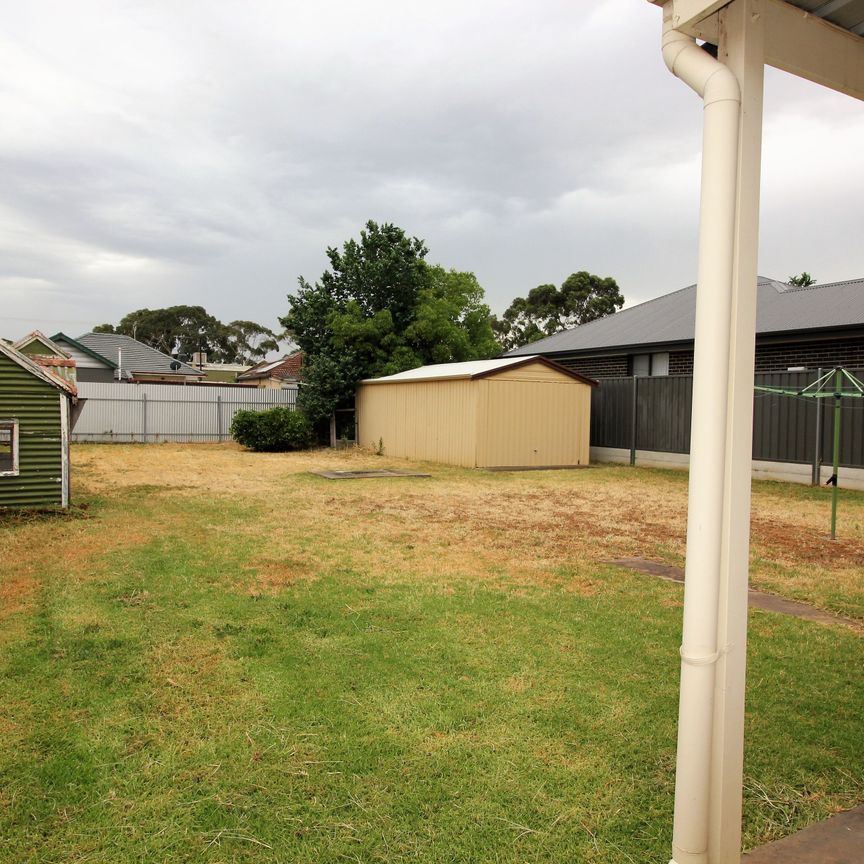 Family home in lovely street - Photo 1