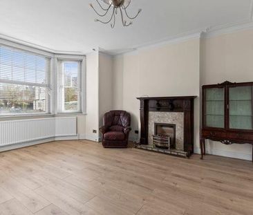 4 bedroom semi-detached house to rent - Photo 4