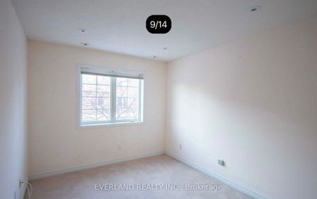 Condo Townhouse For Lease | N8128902 - Photo 2