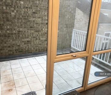 2 bedroom maisonette to rent - Photo 4