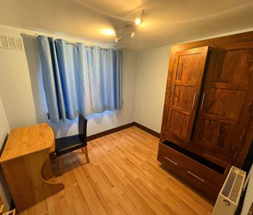 3 bedroom flat to rent - Photo 3