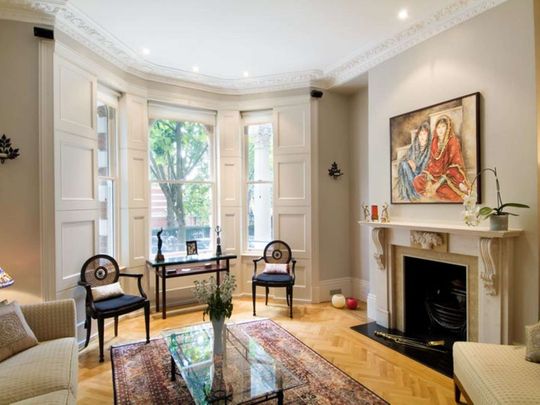 A beautiful ground floor duplex apartment offering exceptional open-plan living accommodation with a secluded terrace and underground parking. - Photo 1