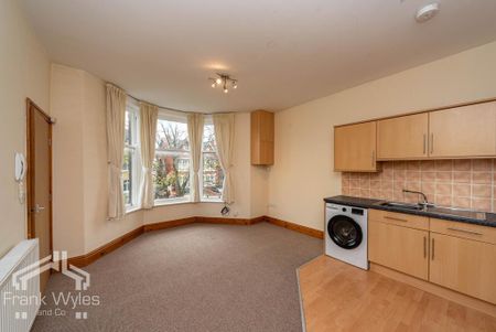 2 bedroom flat to rent - Photo 4