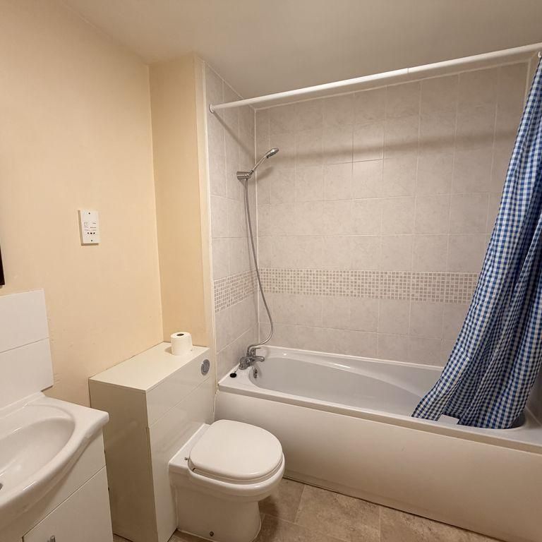 1 bedroom property to rent - Photo 1