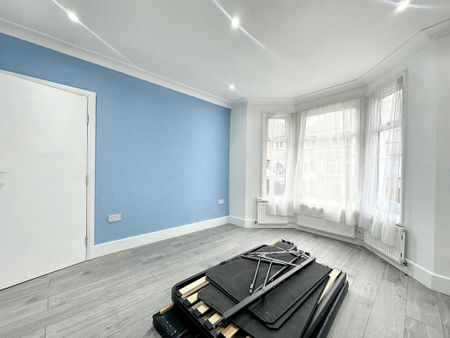 3 bedroom semi-detached house to rent - Photo 3