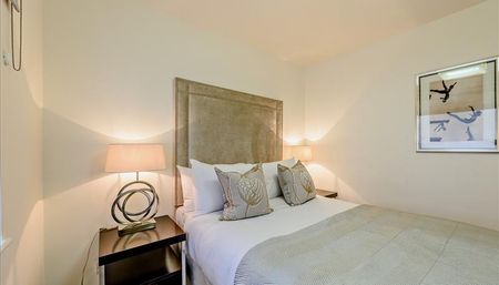 2 bedroom property to let - Photo 4