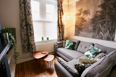 *Close to the Station**En-Suite Rooms**No Deposit* 5 - Photo 2