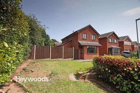 3 bed detached house to rent in Meakin Avenue, Newcastle-under-Lyme, Staffordshire - Photo 3