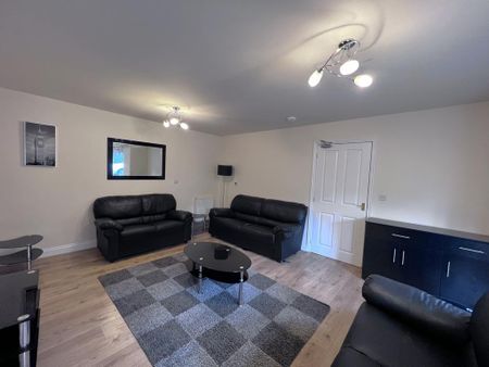 7 bedroom detached house to rent - Photo 2