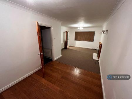 3 bedroom terraced house to rent - Photo 2