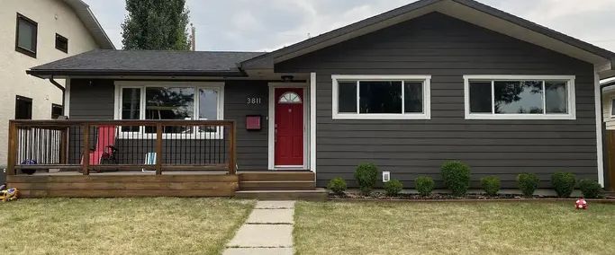 Full house for rent in Brentwood NW Calgary | 3811 Brooklyn Crescent Northwest, Calgary - Photo 1