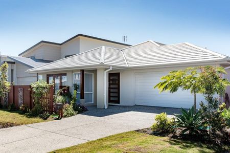 Luxurious Waterfront Living - Photo 4