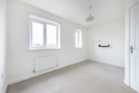 3 bed town house to rent in Osprey Walk, Newcastle Upon Tyne, NE13 - Photo 4