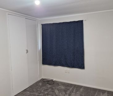 WEST HARBOUR - Newly Renovated 3 Bedroom Home - Photo 6