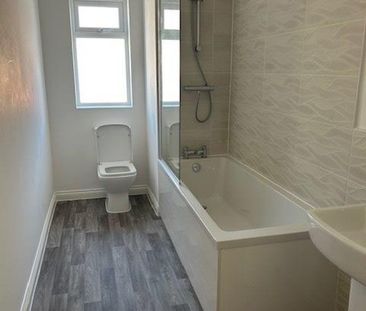 2 bed Apartment - To Let - Photo 3