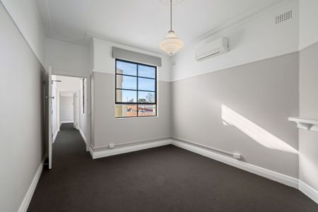 Fabulously Renovated Cbd Apartments - Photo 2