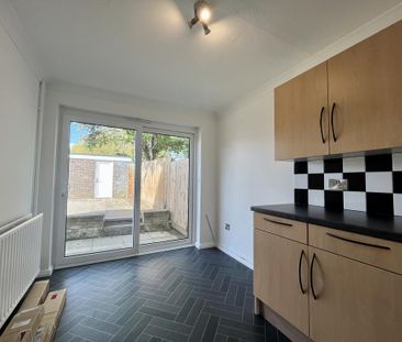 3 bedroom end of terrace house to rent - Photo 5