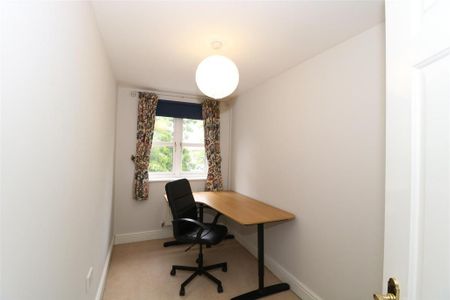 4 bedroom mews to rent - Photo 3