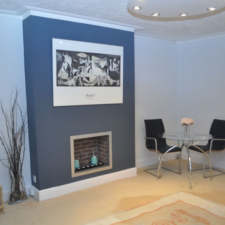 2 Bed Flat, Harvard Road, W4 - Photo 1