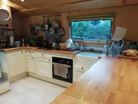 2 Bed House Boat, Ferry Quays, TW8 - Photo 2