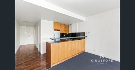 EXTRA LARGE ONE BEDROOM IN STUNNING ST KILDA ROAD - Photo 4