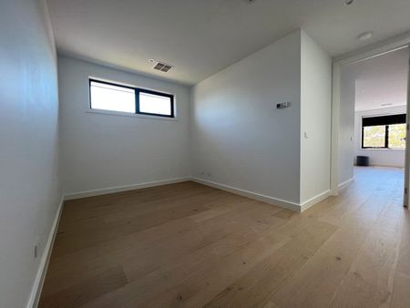 FOUR BEDROOM IN PRIME LOCATION - Photo 4